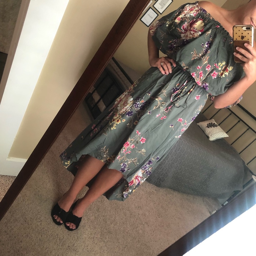 Gray Floral Off-the-Shoulder Altar’d State Dress